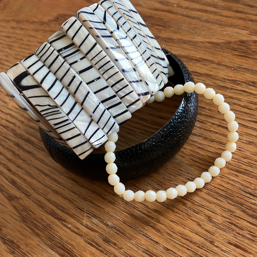 Bracelet bundle beads , metal , shell look  set of 3 bracelets